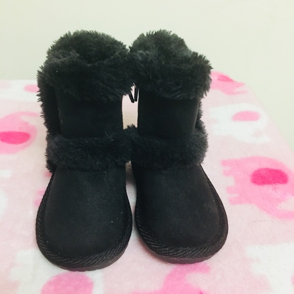 FURRY SOFT BLACK BOOTS - Picture 2 of 3